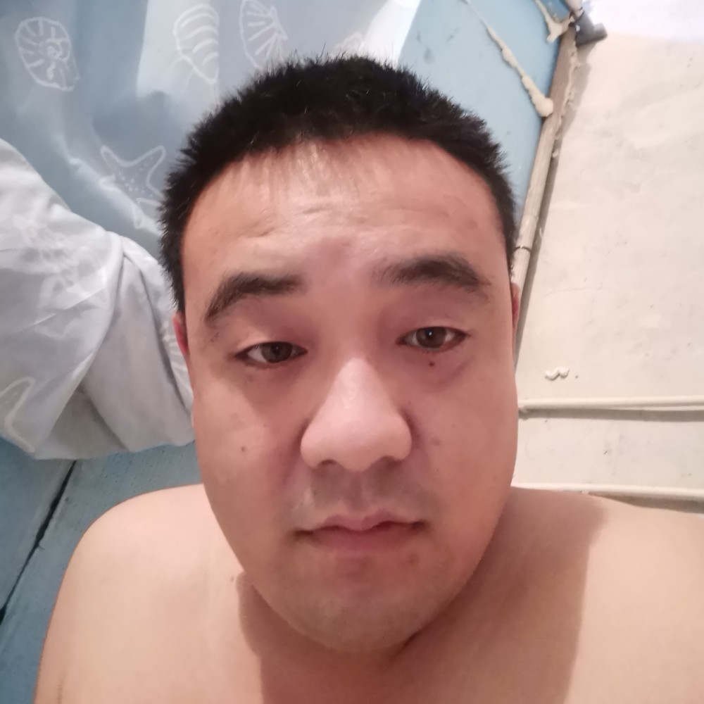 黑裤浅吻孝顺的照片