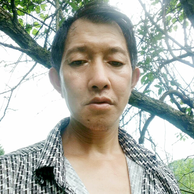 被情伤过心的男人的照片