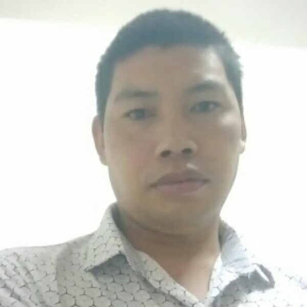 抽孤独的烟的照片