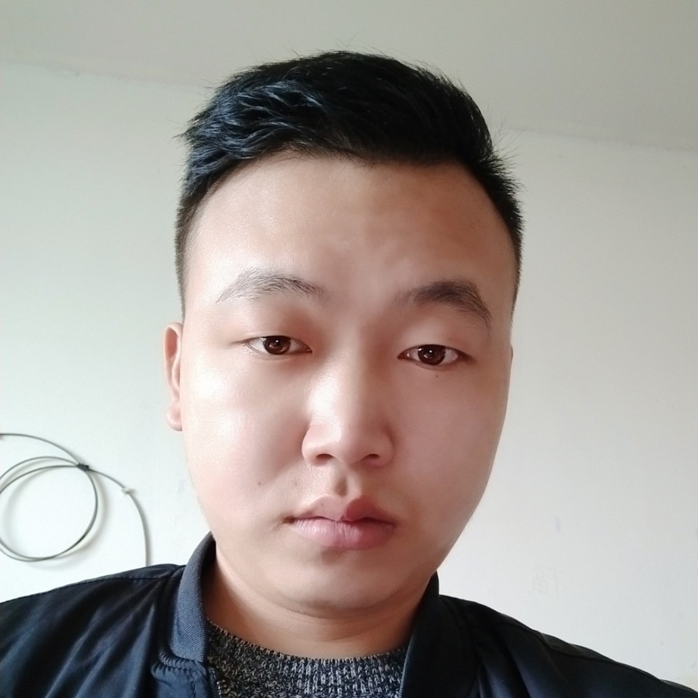 务实衬衫的照片