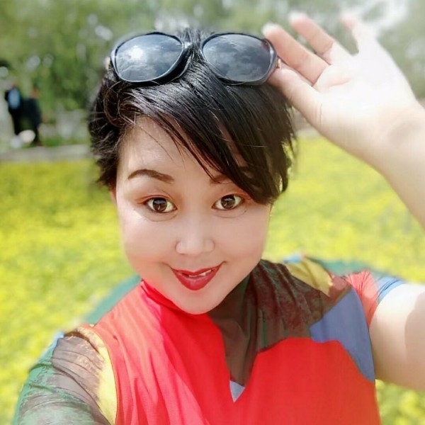 自觉拿小蜜蜂的照片
