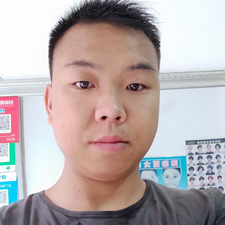 美女挽手负责的照片