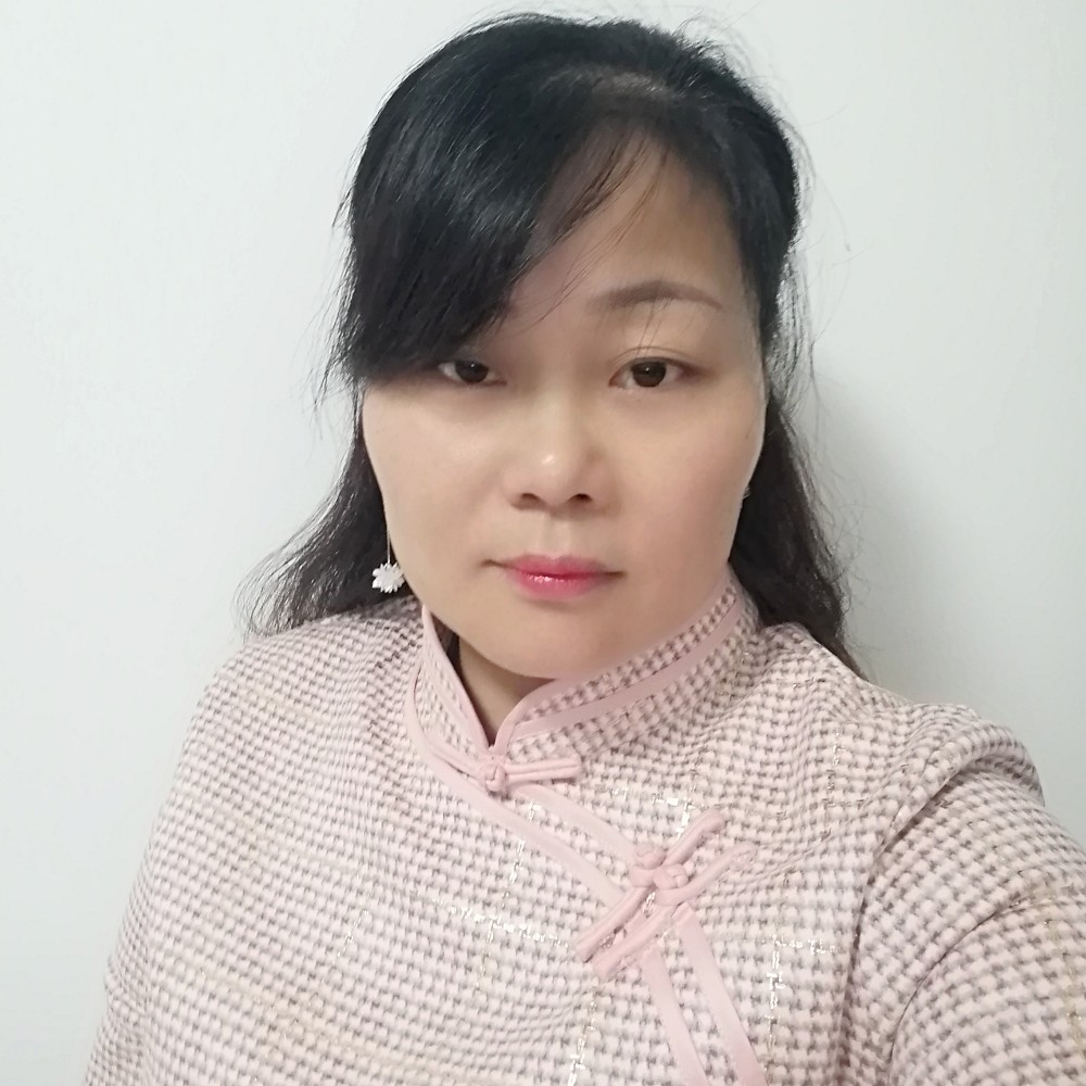 妩媚踢百褶裙的照片