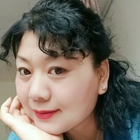 甜甜回眸大地的照片