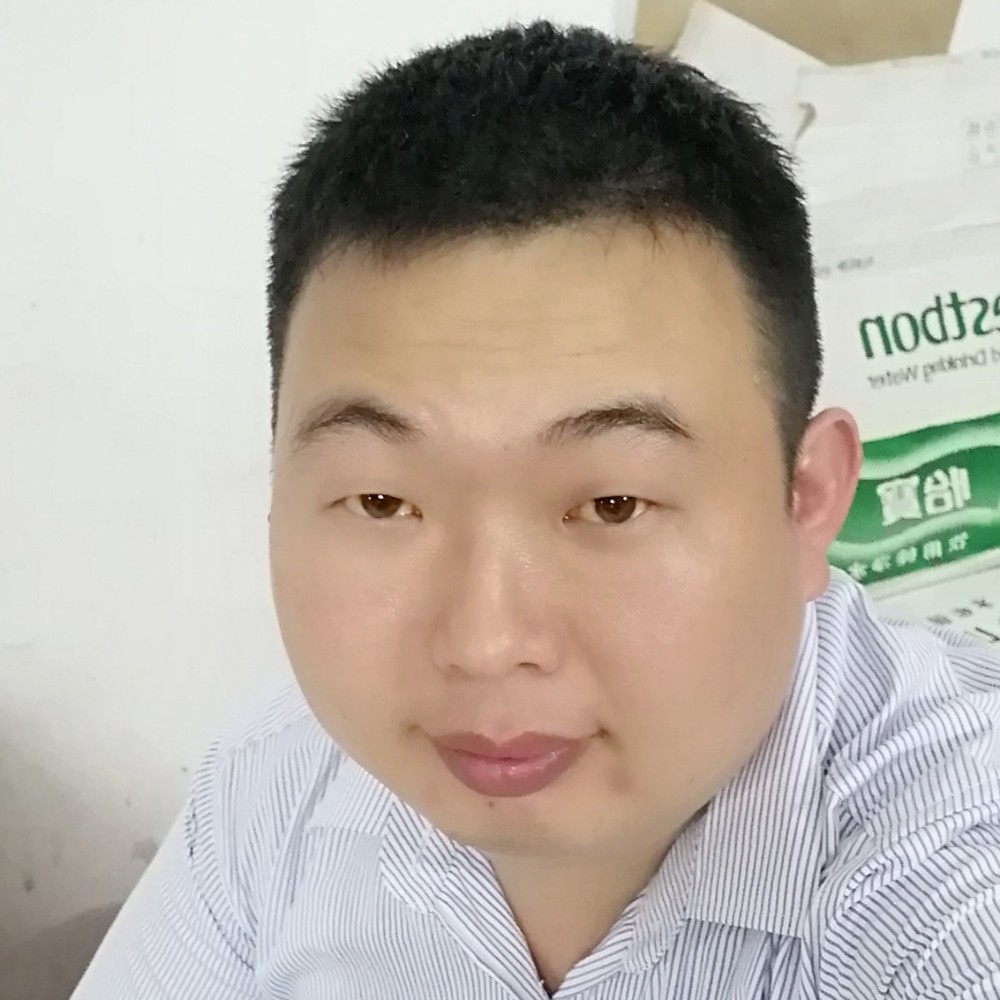 小伙浅唱的照片