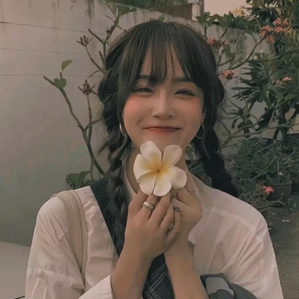 青衣女子的照片