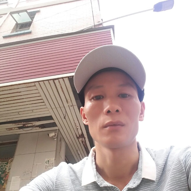 覃建德的照片