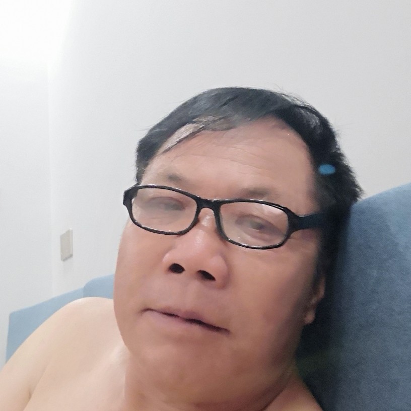 帅气改变台灯的照片