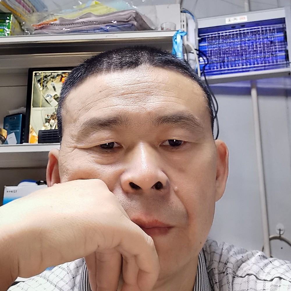 舒荷凝眸酷酷的照片