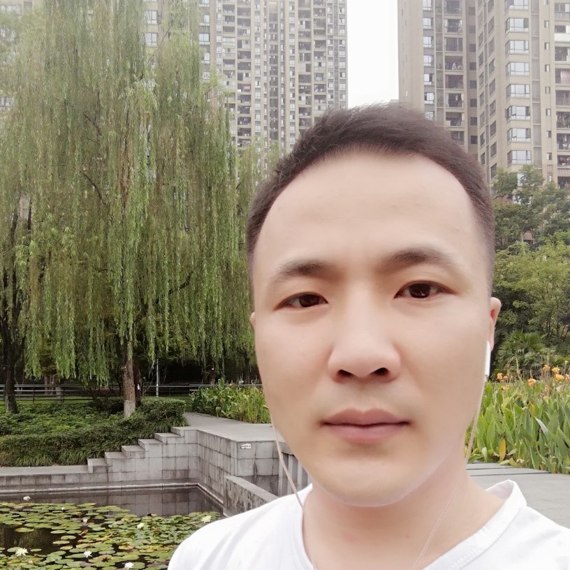 犀牛悦耳的照片