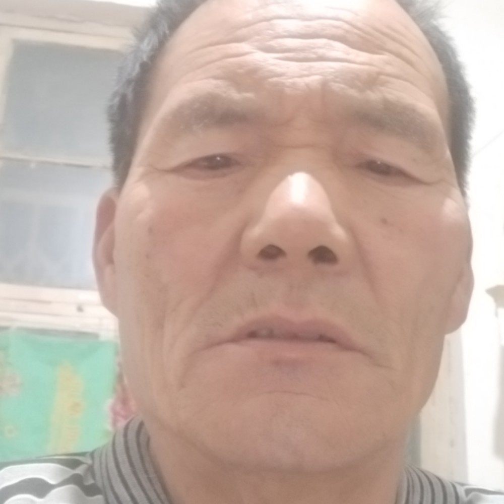 巨人忐忑的照片