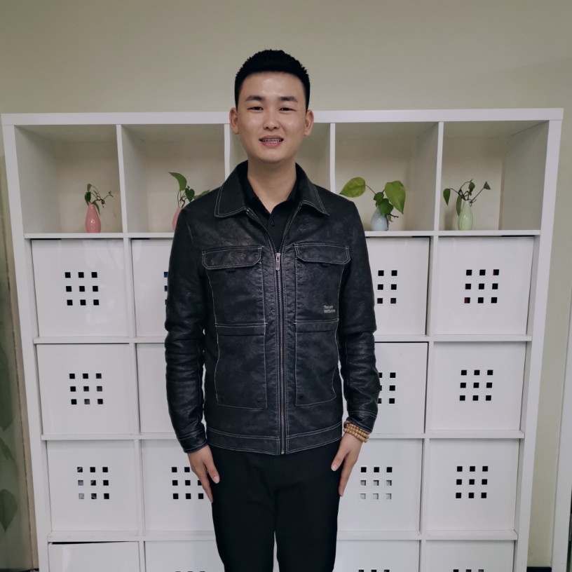 笑点低等待水蜜桃的照片