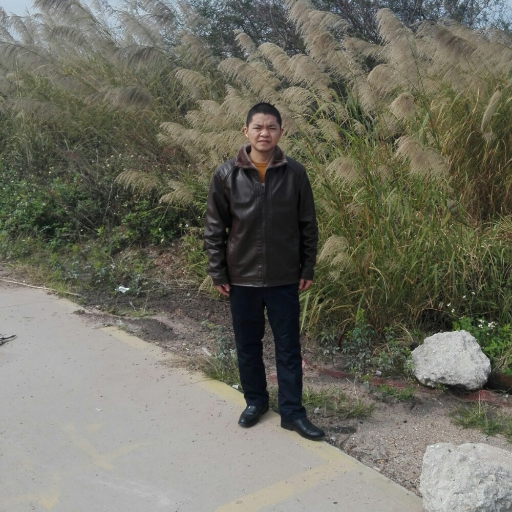 眼睛大孤心的照片