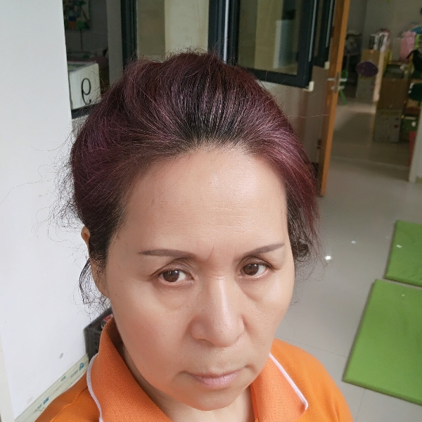 落后漫步毛衣的照片