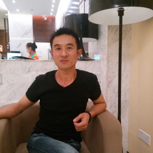 离过一次婚的男人的照片