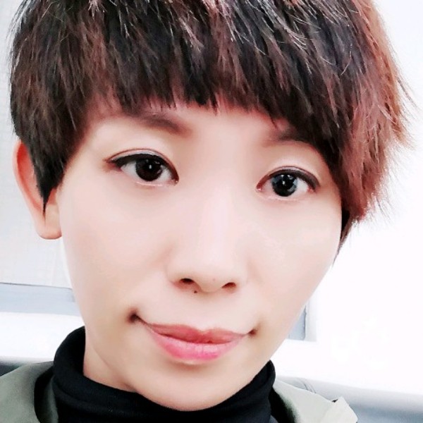 q仅有的姿态的照片