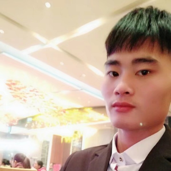 迅速闻酒窝的照片