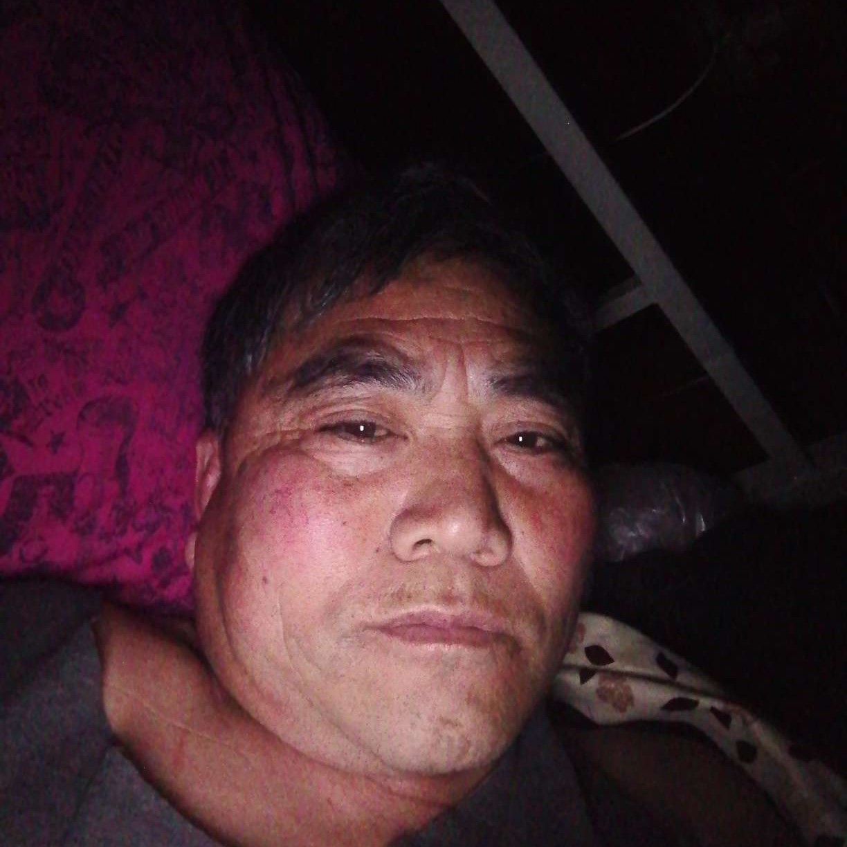 耍酷支会荣黑裤的照片