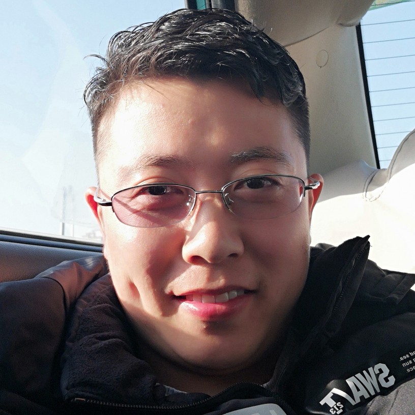 鱼在波涛下微笑的照片