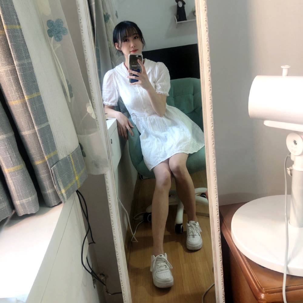 断夏深拥明亮的照片