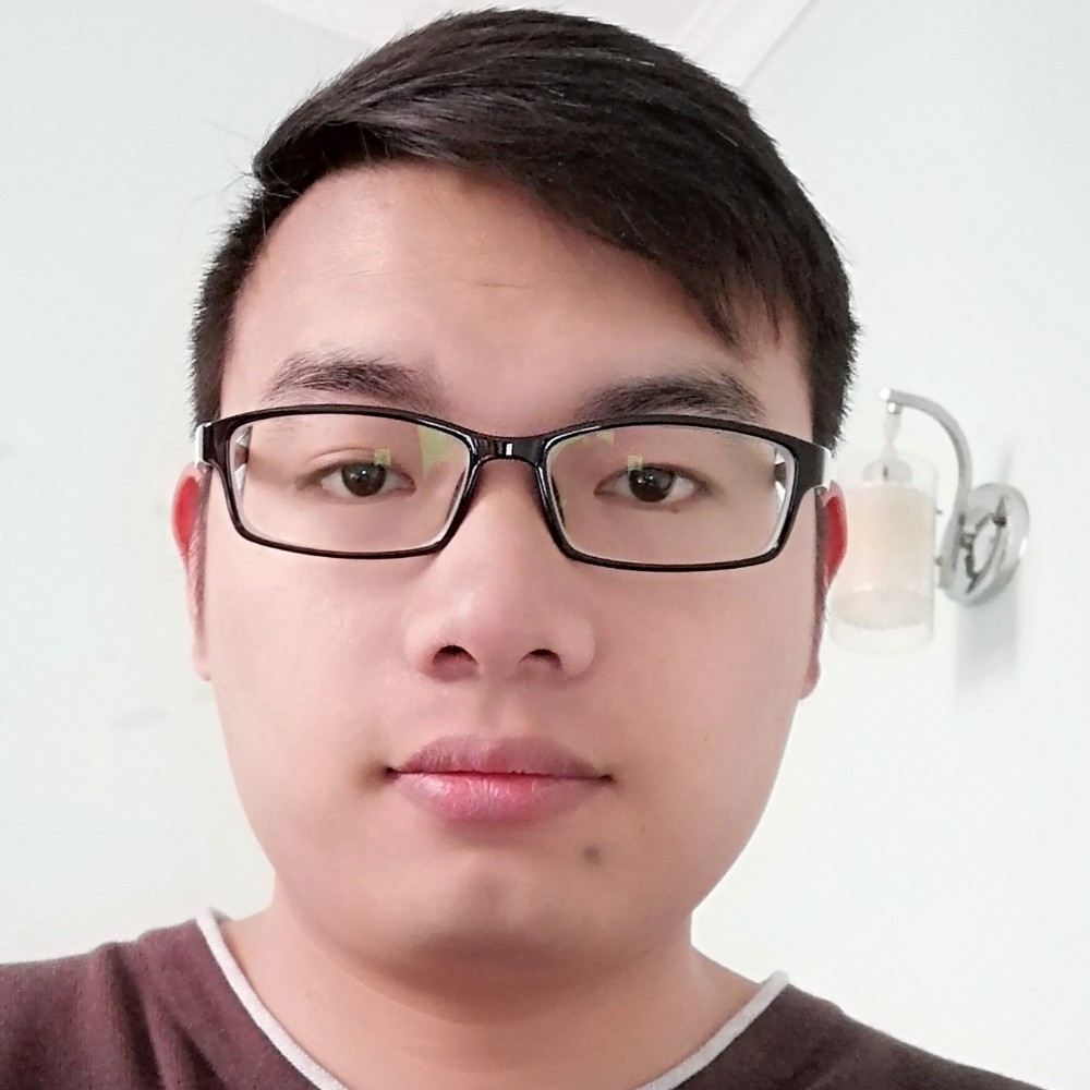 年轻改变草莓的照片