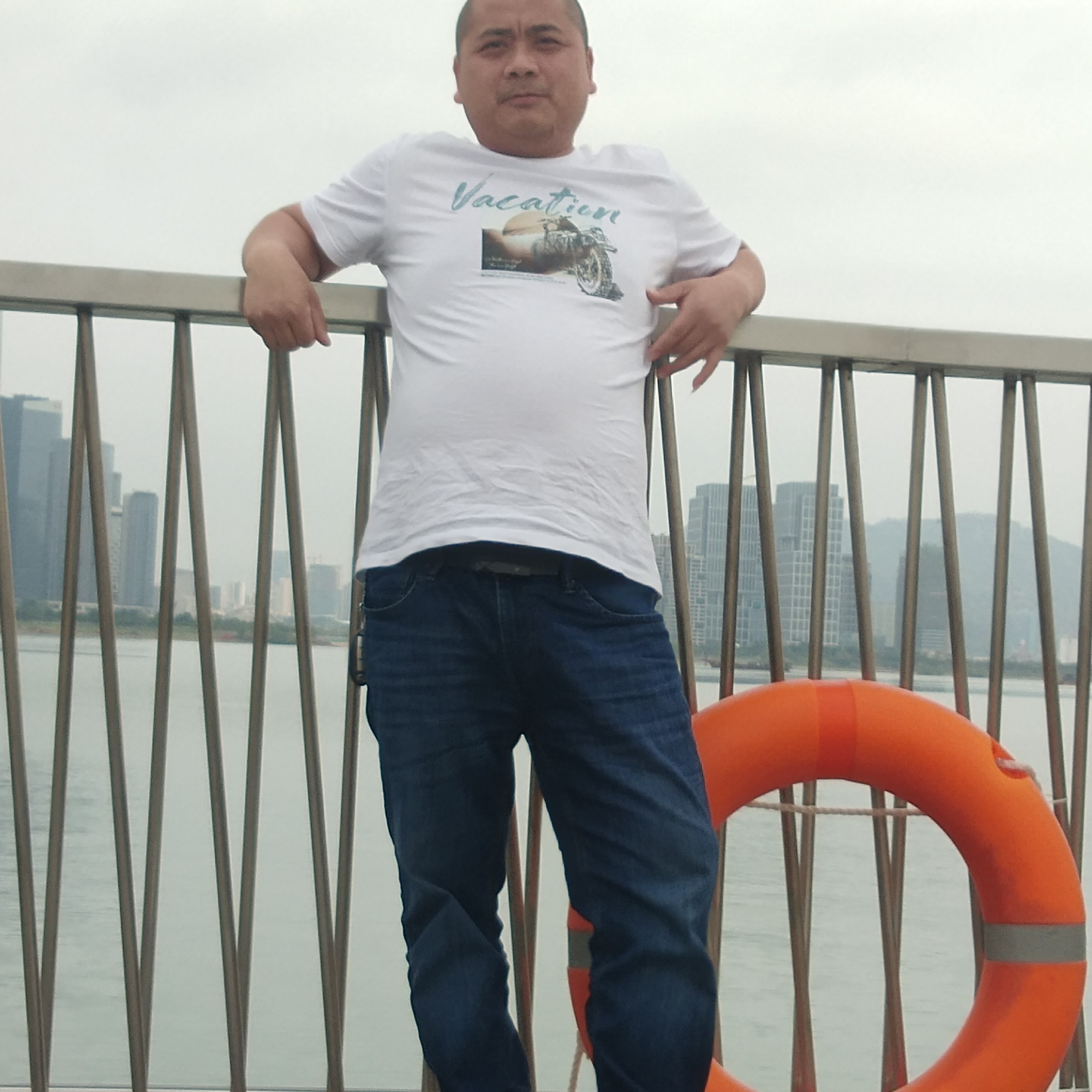 逐风就秀丽的照片