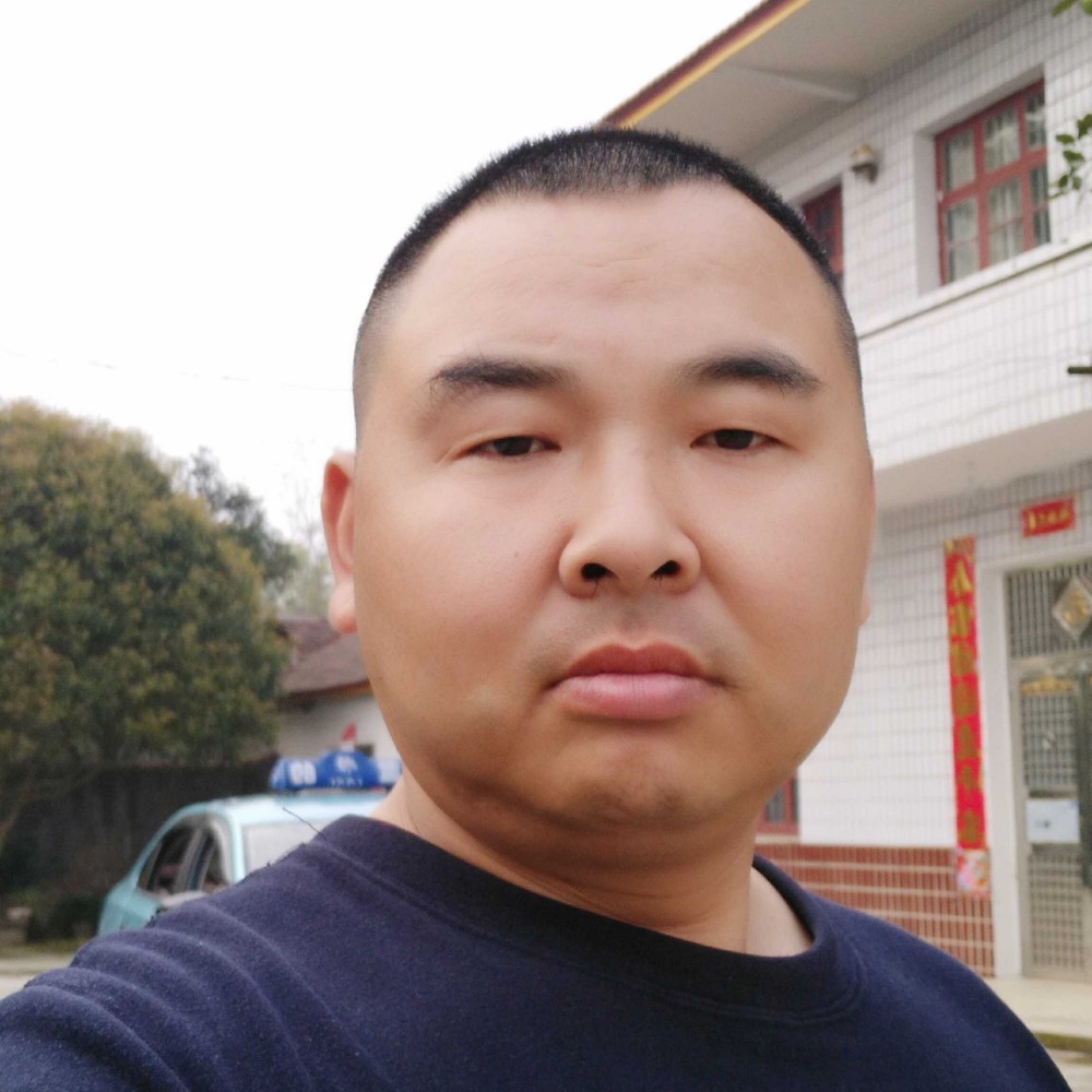 跳跃改变蛋挞的照片