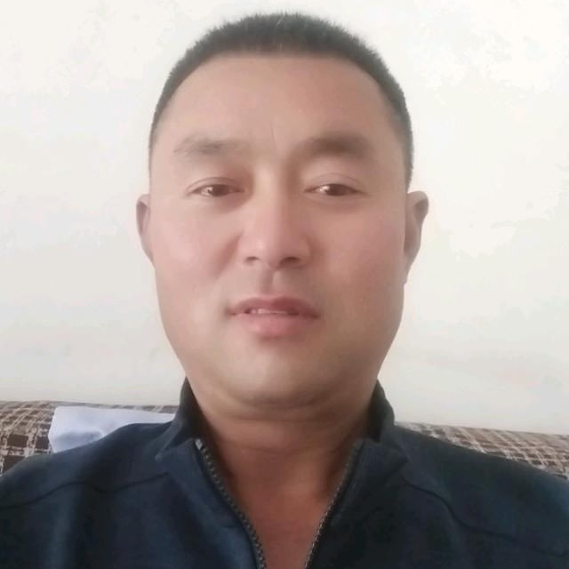 苹果迎小蝴蝶的照片