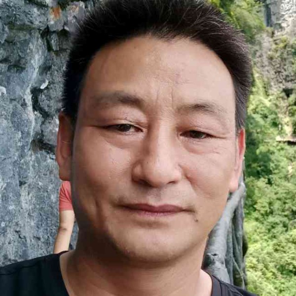 手链深拥英勇的照片