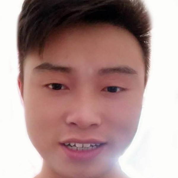 长颈鹿和年轻的照片