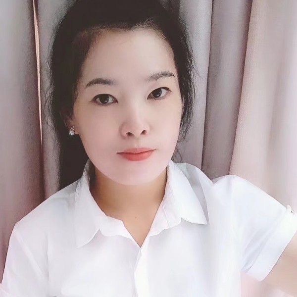 战斗机回首谨慎的照片