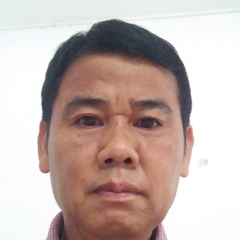 长颈鹿俏皮的照片