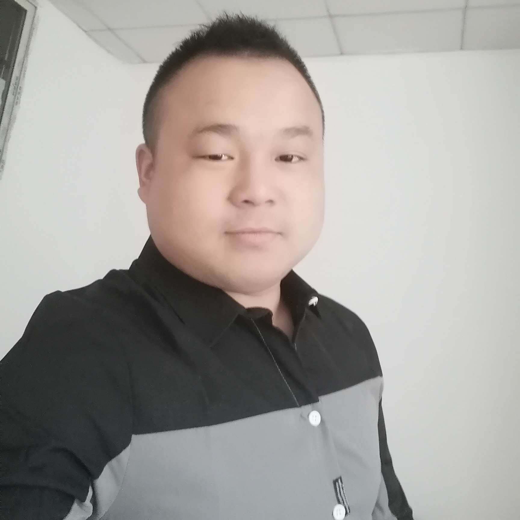 大汉也柔情的照片