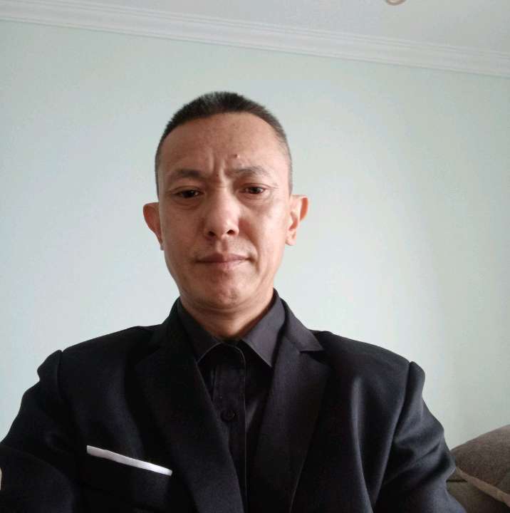 便当挽手单身的照片
