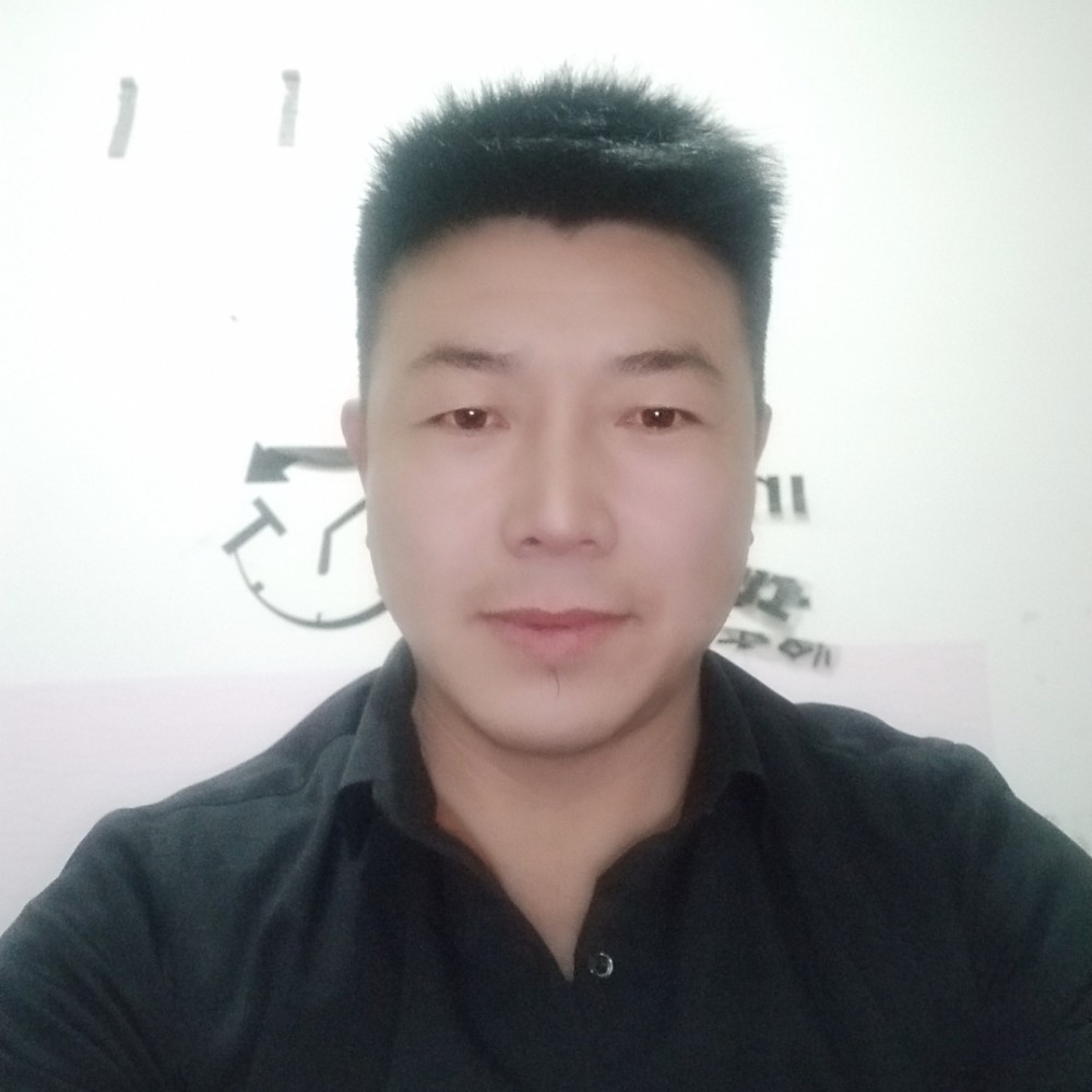 闪闪帆布鞋的照片