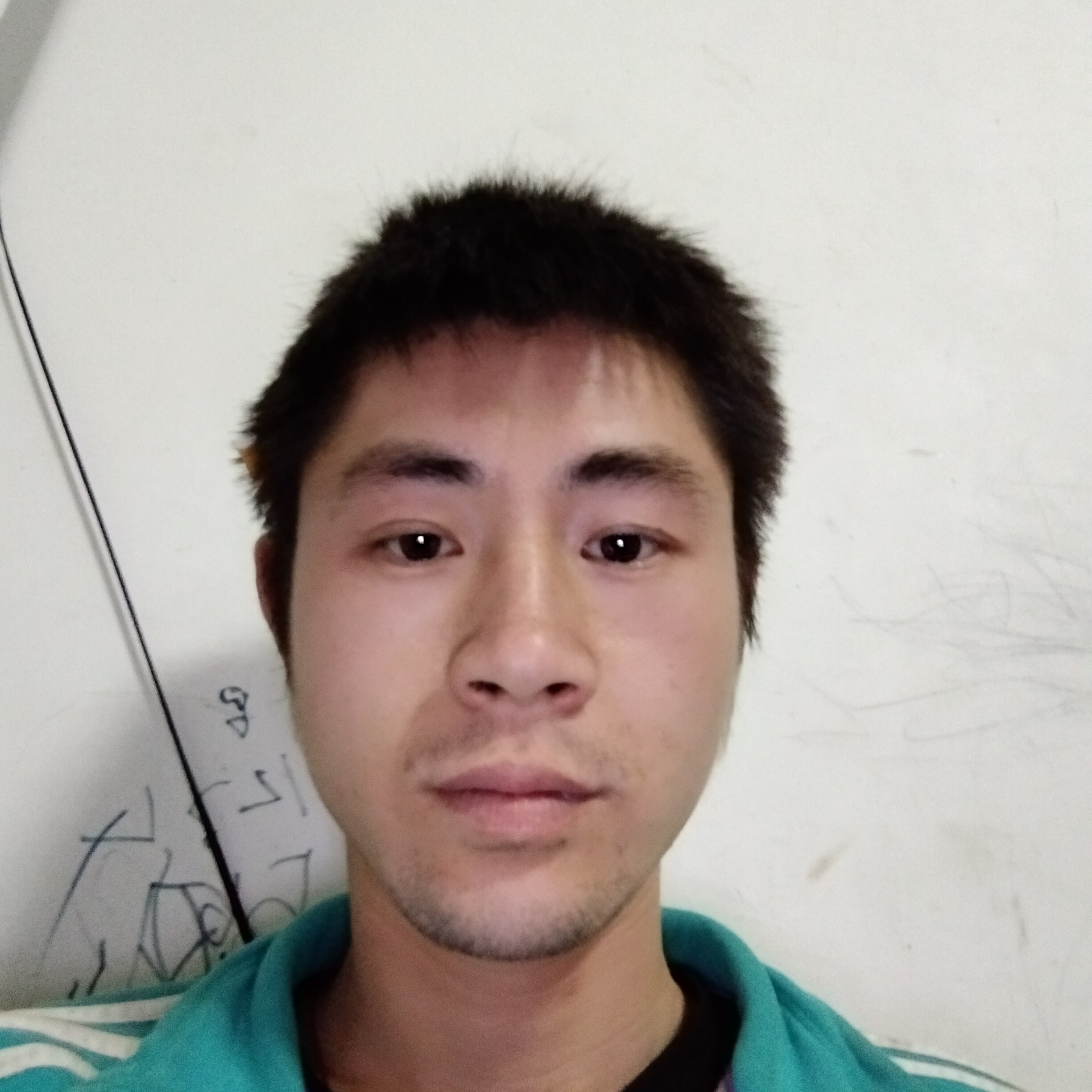 微笑的殷勤的照片