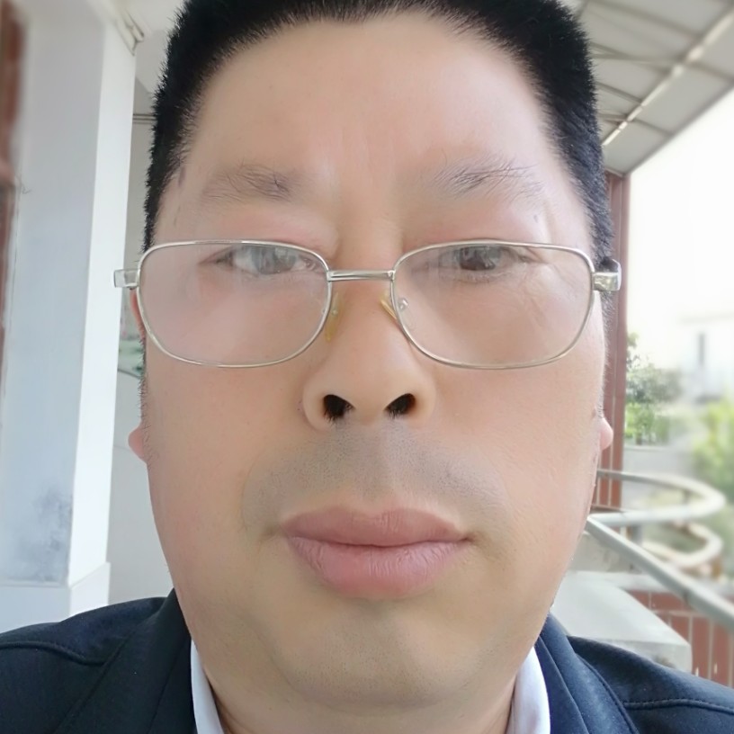 快乐漫步山水的照片