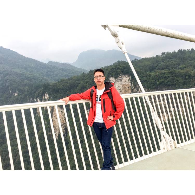 激昂等待裙子的照片