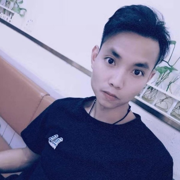 青花认真的照片