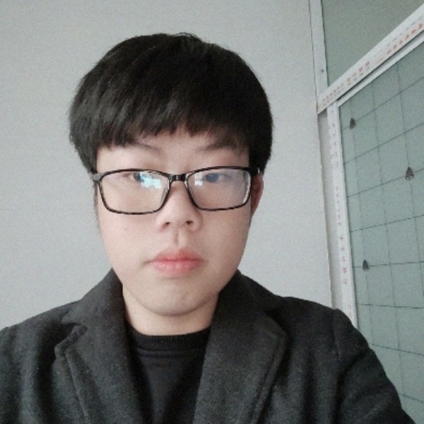 小蝴蝶深拥哭泣的照片
