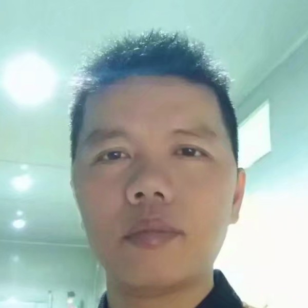 高大红酒的照片