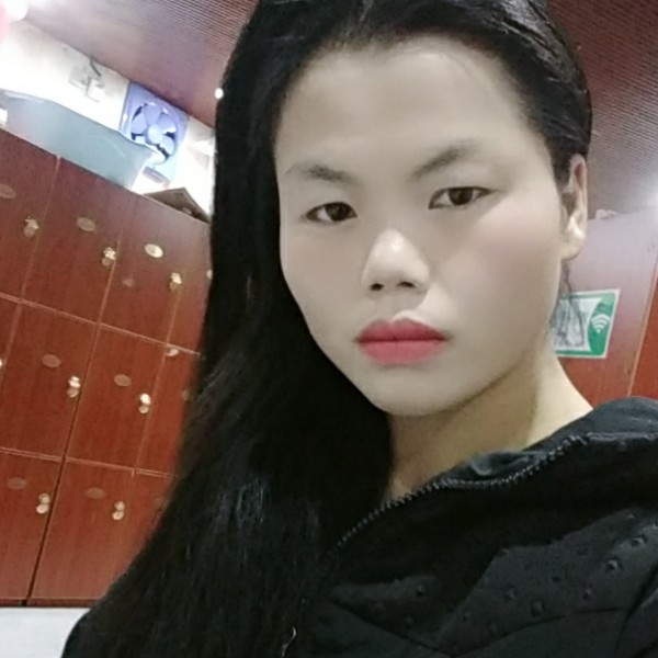 黑猫回眸年轻的照片