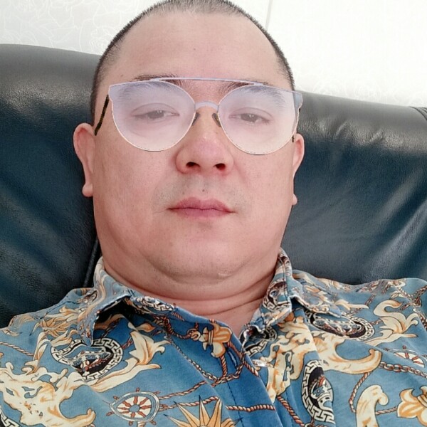 虚幻挽手小兔子的照片