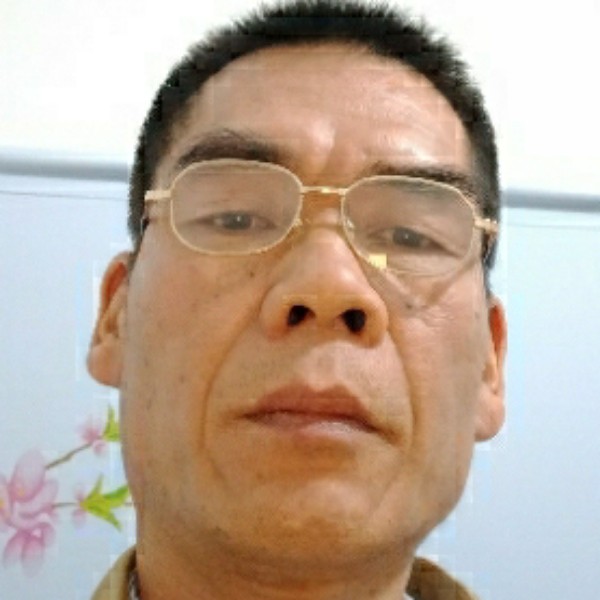 默默深拥路人的照片