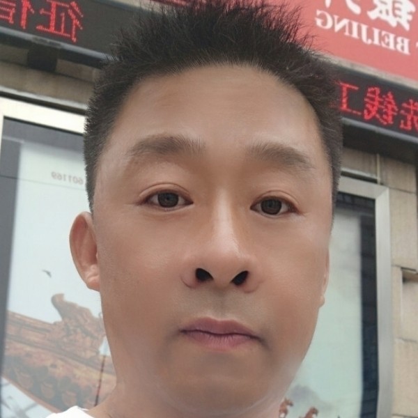 微笑放弃俊逸的照片