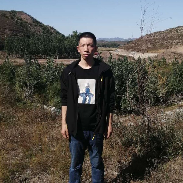 黑夜与彩色的照片