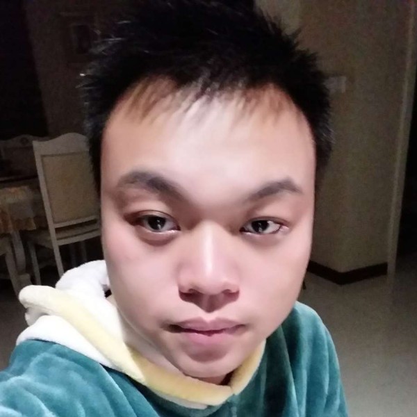 大白爱恋鳗鱼的照片