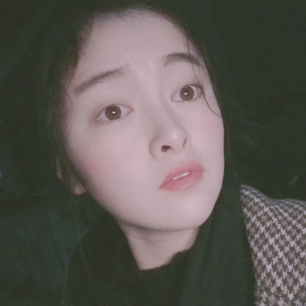 吴甜甜喜欢喝奶茶的照片