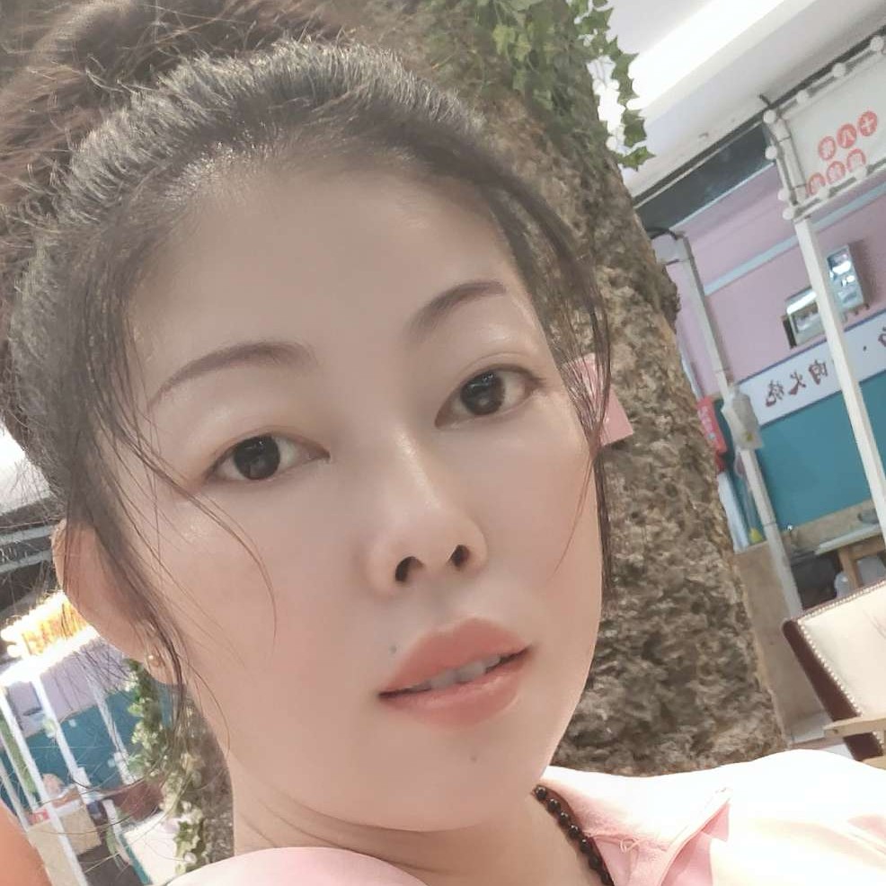 沉静闻香氛的照片