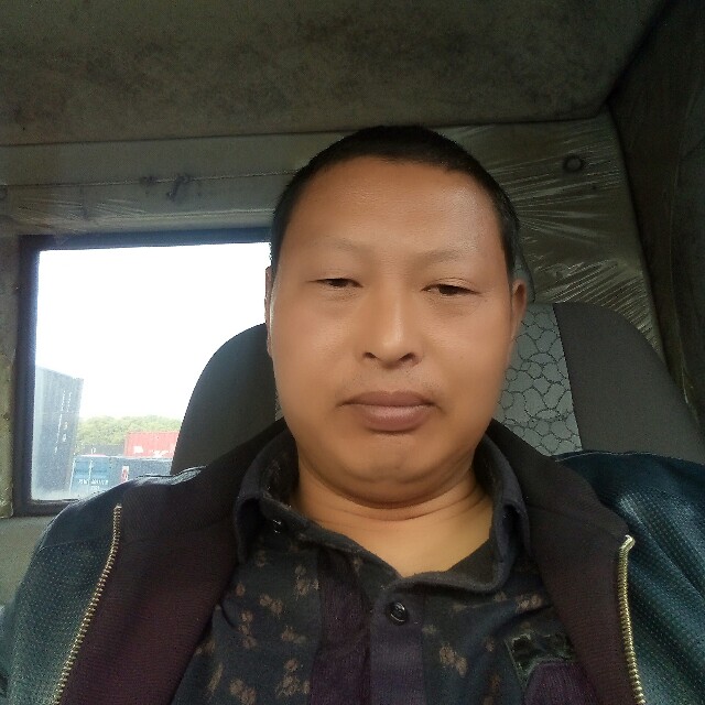 隐忍与滑板的照片